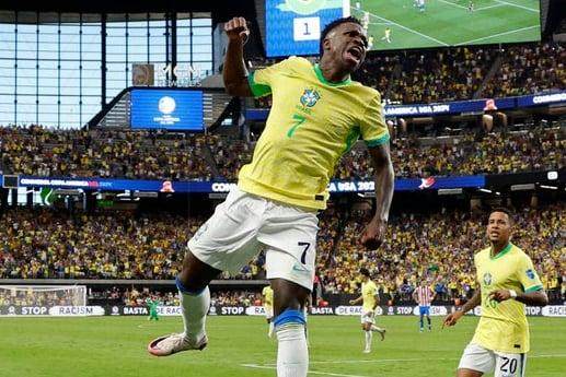 v站-维尼修斯梅开 萨维奥处子球 巴西4比1大胜巴拉圭