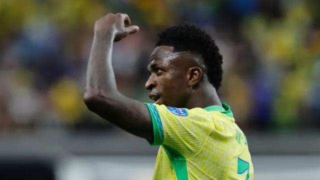 v站-维尼修斯梅开 萨维奥处子球 巴西4比1大胜巴拉圭