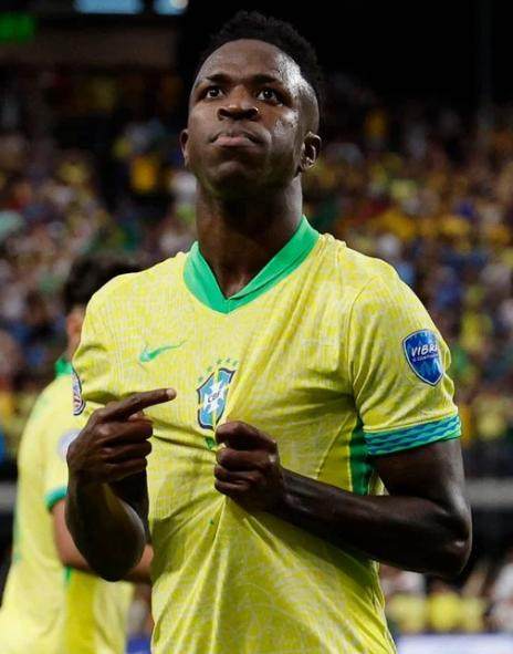 v站-维尼修斯梅开 萨维奥处子球 巴西4比1大胜巴拉圭