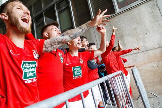 沙尔克汉堡们注意了 再堕落下去主场都要保不住啦