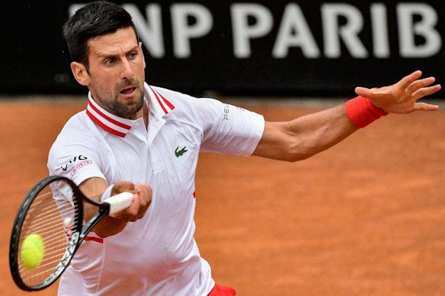 v体育-德约罗马站雨后惊险闯关 状态起伏大法网真悬了？