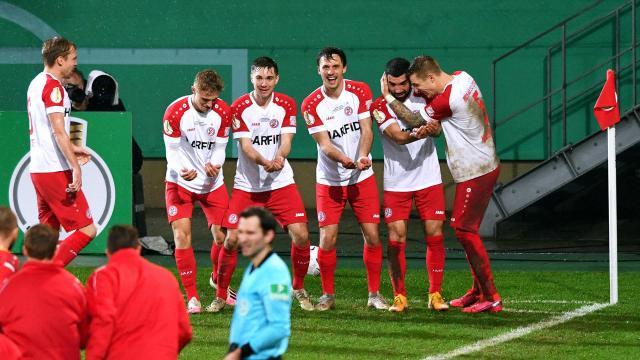 v站-秦游夏：埃森，红白色足球奇迹