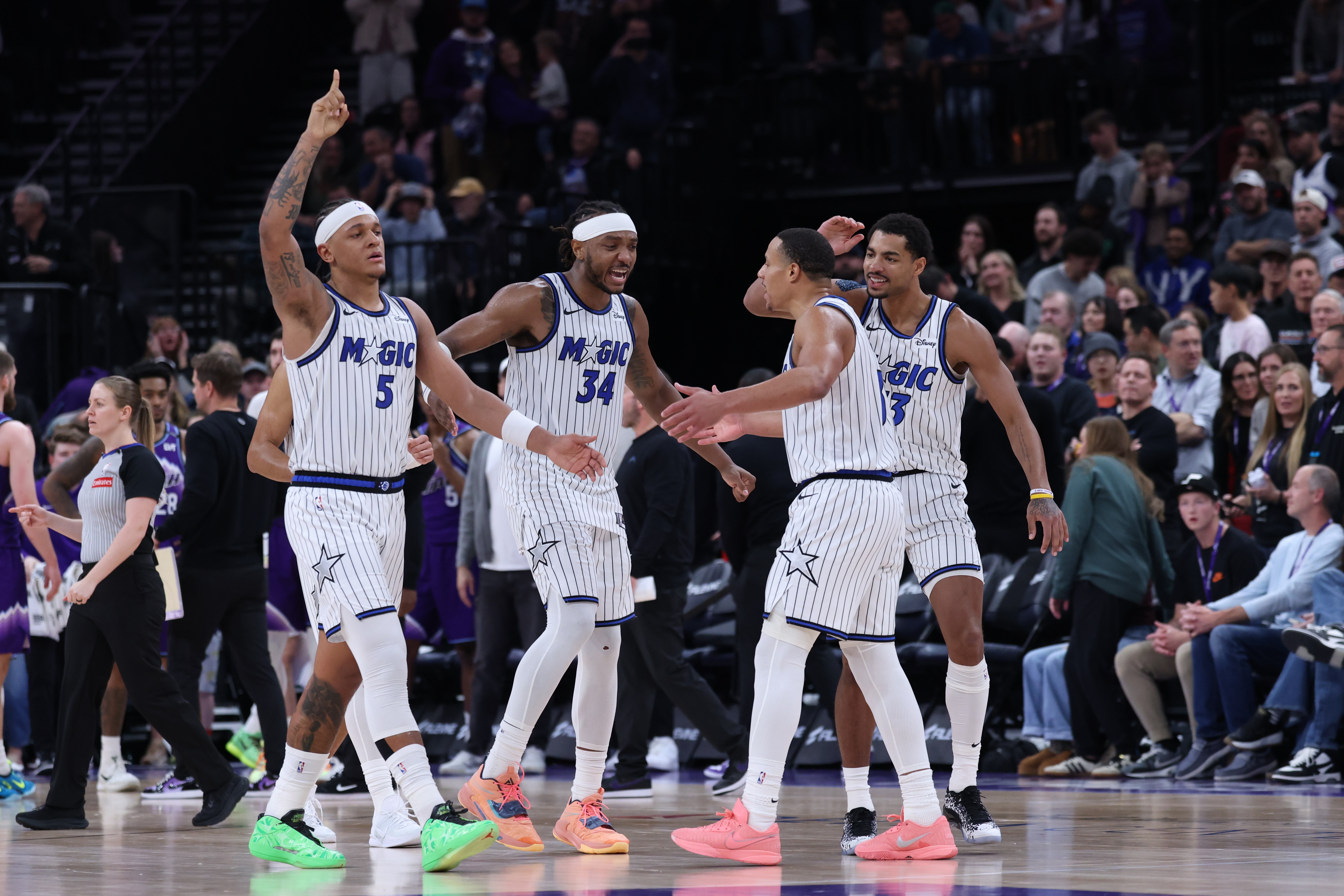 v站-肯纳德审判之投！东詹里哪个都不能放 湖人的进攻上限创造奇迹